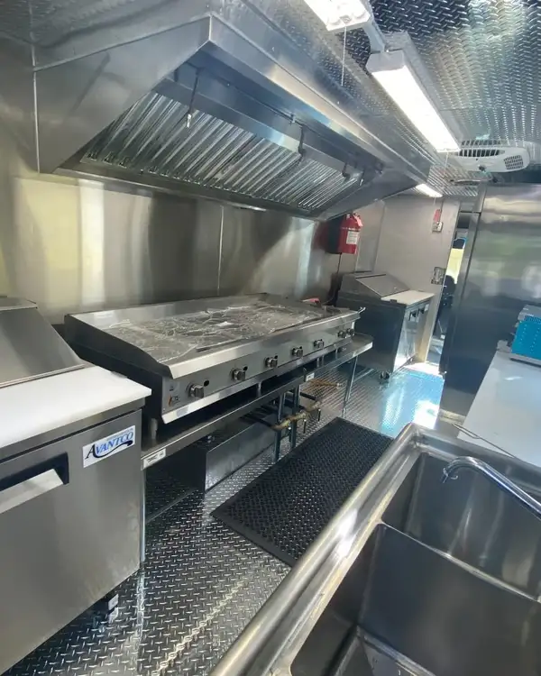 Tacos Los Primos — griddle, hood and sinks