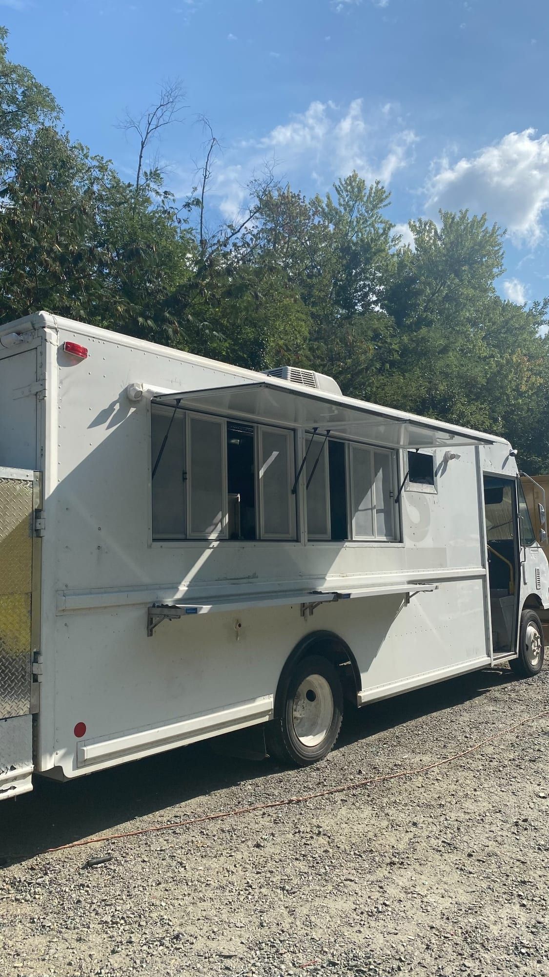 Tacos Los Primos before: plain white truck with service windows and no branding
